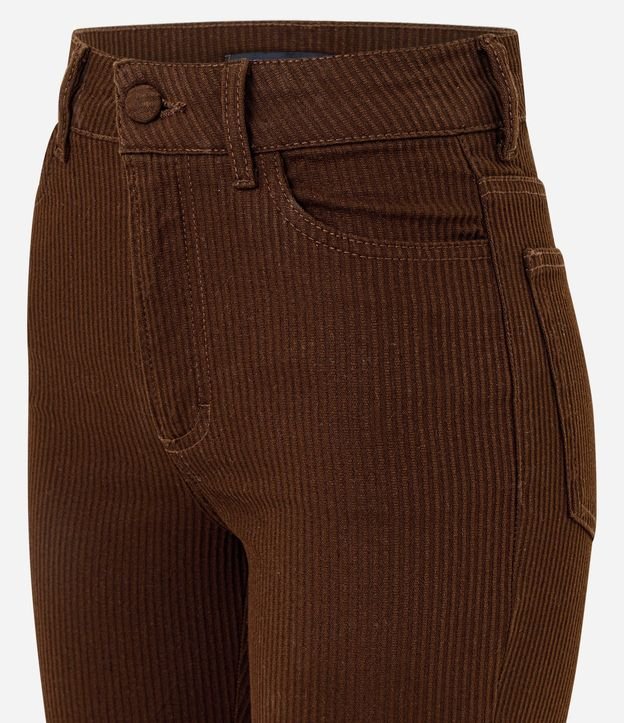 Pantalón Boot Cut Acanalada en Sarga con Botón Forrado 6
