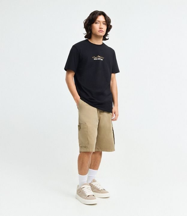 Remera en Media Malla Manga Corta con Lettering Wild and Free 2