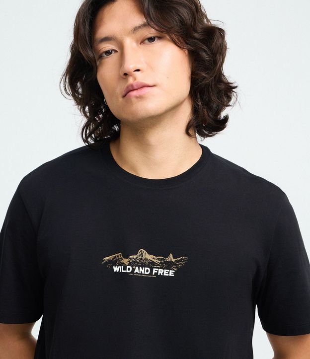 Remera en Media Malla Manga Corta con Lettering Wild and Free 3