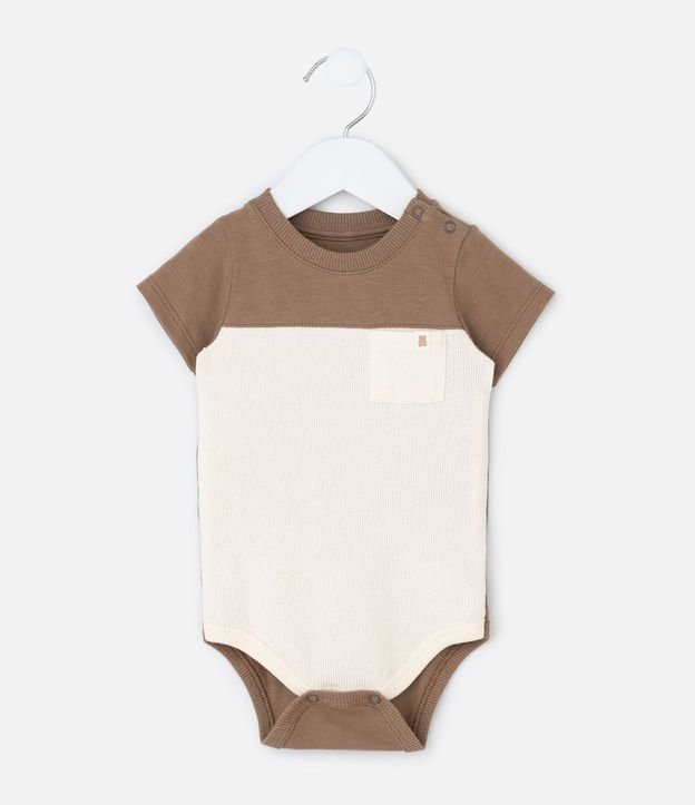 Body Bebé en Cotton Texturizado con Recorte y Bolsillo Pequeño  – Talle 0 a 18 Meses 2