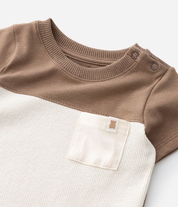Body Bebé en Cotton Texturizado con Recorte y Bolsillo Pequeño  – Talle 0 a 18 Meses 7