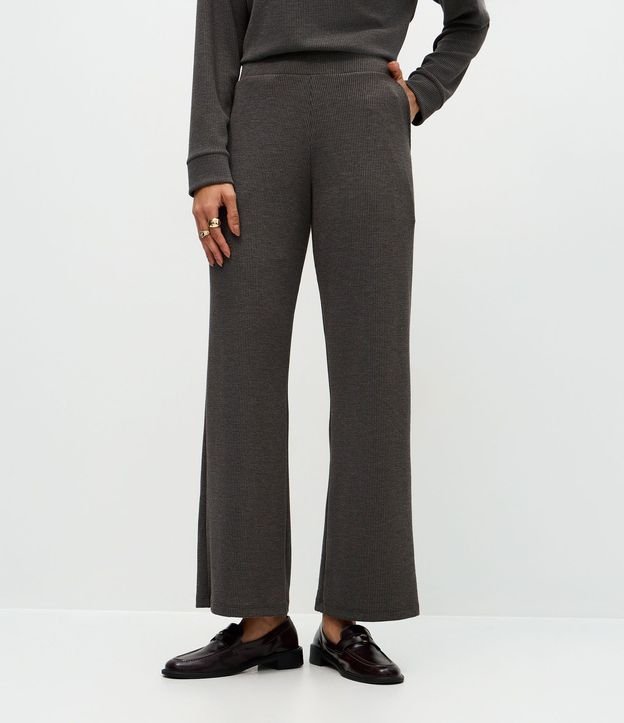 Pantalón Recto en Anarruga con Cintura Elástica y Bolsillos Laterales 3