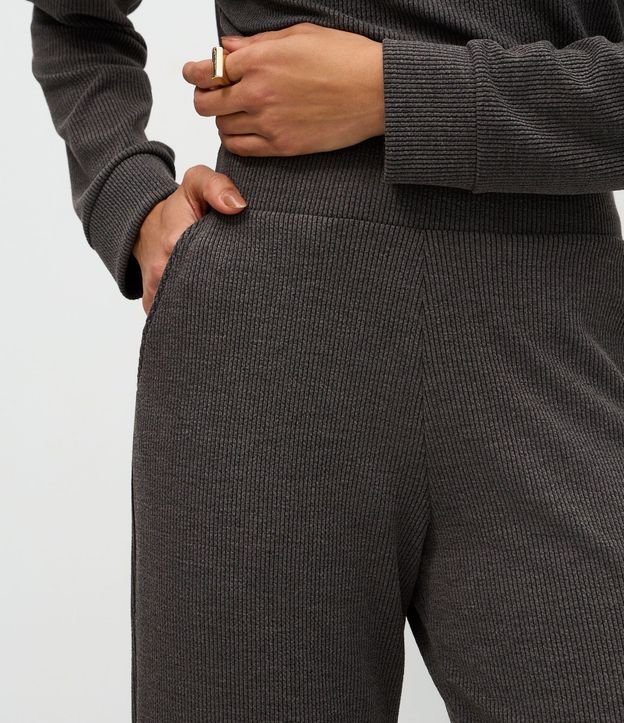 Pantalón Recto en Anarruga con Cintura Elástica y Bolsillos Laterales 4
