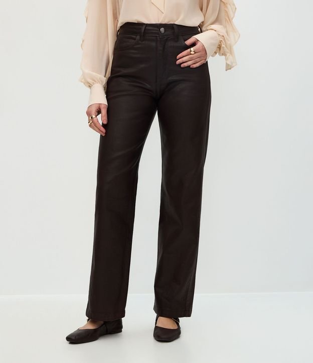 Pantalón Recto en Jeans Resinado con Cintura Alta 3