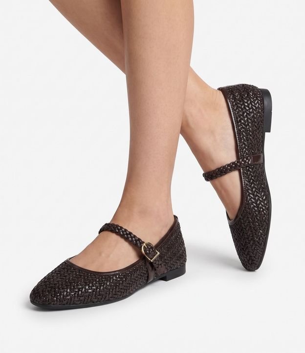 Zapatilla Metalizada con Textura Trenzada y Tira con Hebilla