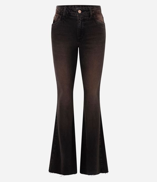 Pantalón Flare en Jeans con Lavado Sobretinta y Terminación Deshilachada 5