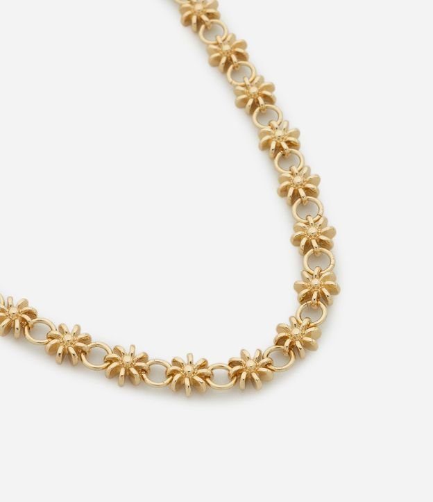 Collar Corto con Flores Interligadas