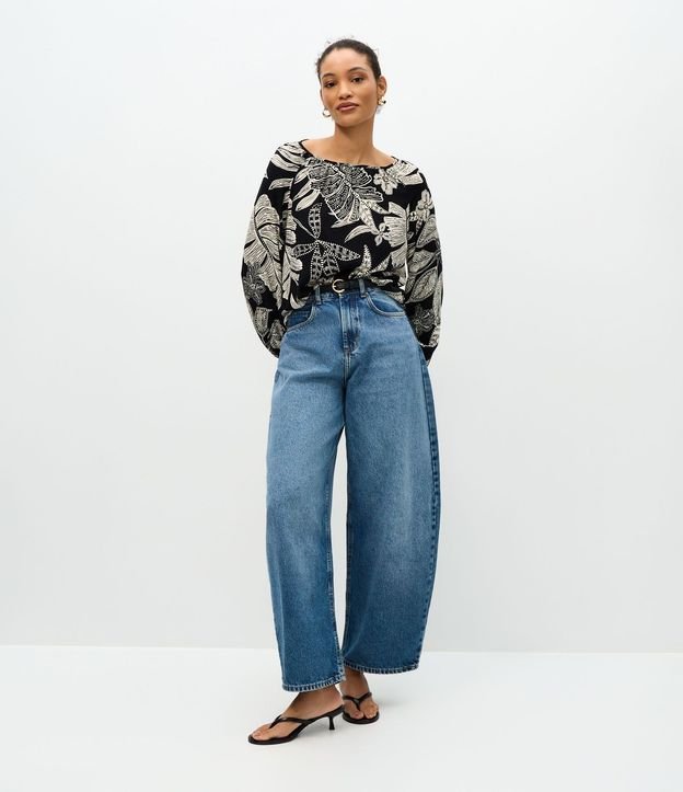 Blusa en Viscosa con Estampado de Follaje y Escote Canoa 2