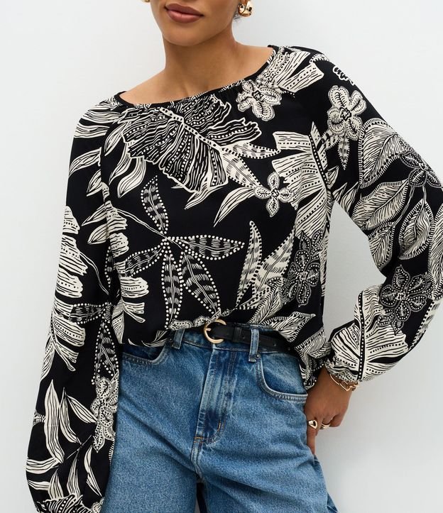 Blusa en Viscosa con Estampado de Follaje y Escote Canoa 4