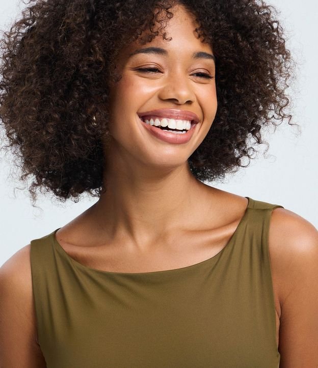 Blusa sin Manga en Microfibra con Escote Canoa