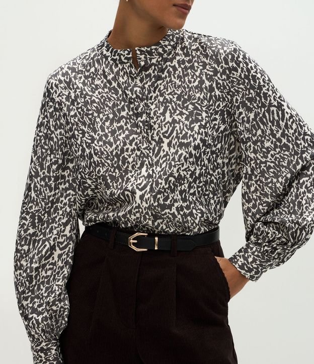 Camisa Satinada con Manga Abullonada 4