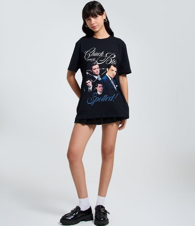 Remera en Algodón con Estampado y Lettering Chuck Bass 3