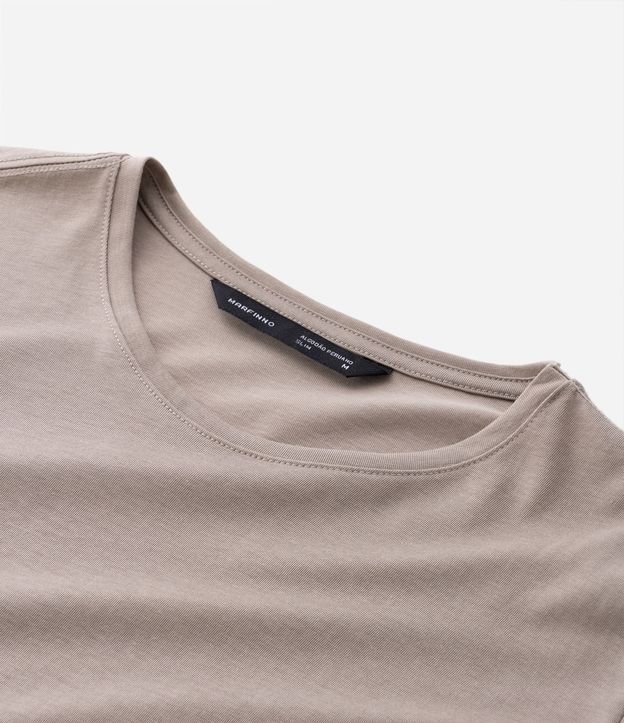 Remera Slim Básica en Algodón Peruano con Cuello Redondo 6