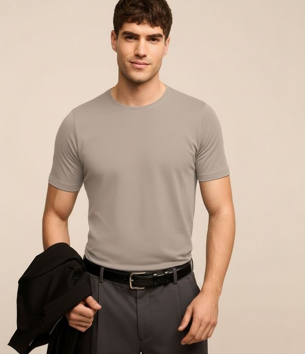Remera Slim Básica en Algodón Peruano con Cuello Redondo