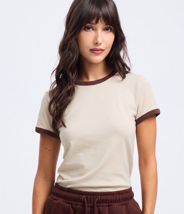 Blusa Baby Look con Mangas y Cuello Contrastantes