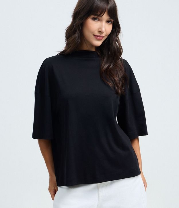 Remera Sueltecita con Cuello Entero y Manga Corta