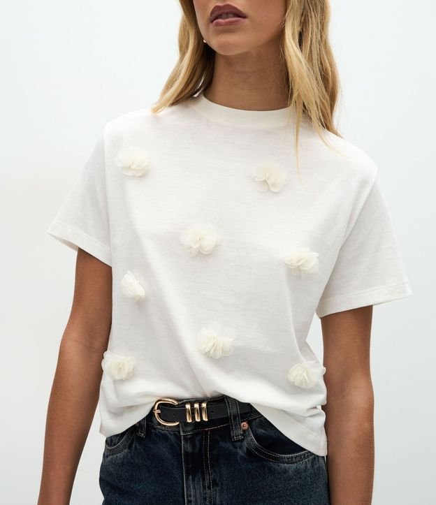 Blusa en Algodón con Aplicación de Flores en Relieve 4