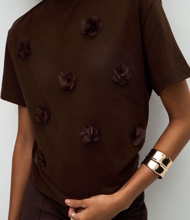 Blusa en Algodón con Aplicación de Flores en Relieve 4