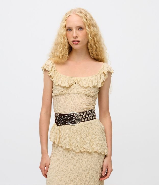 Blusa en Encaje Texturizada con Escote Cuadrado y Volados 3