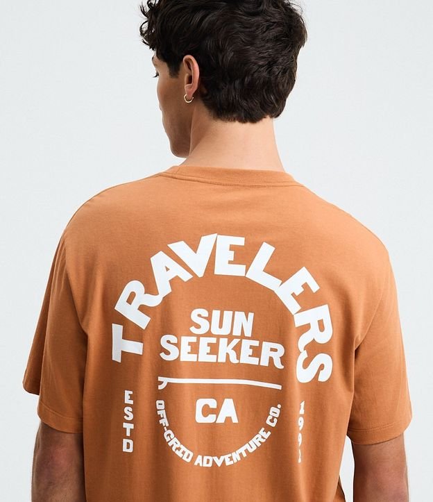 Remera Comfort en Algodón con Estampado de Letras Travelers 4