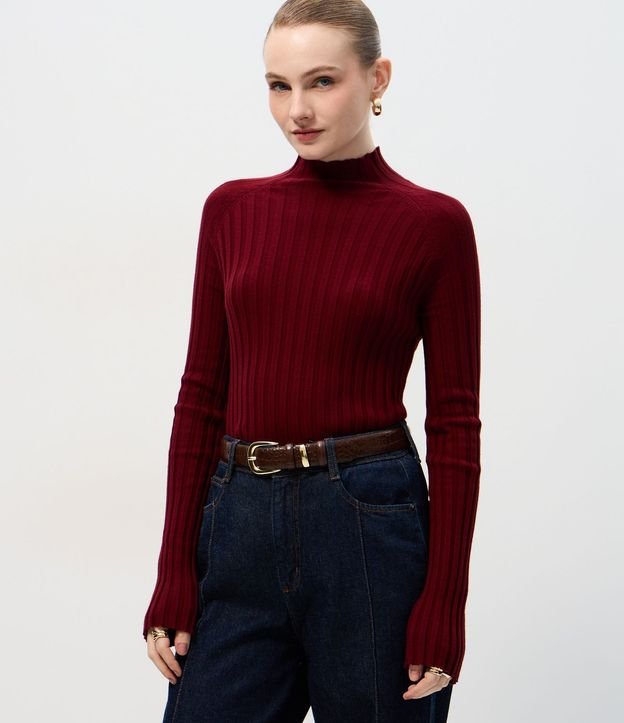 Blusa en Punto con Cuello Alto y Manga Larga