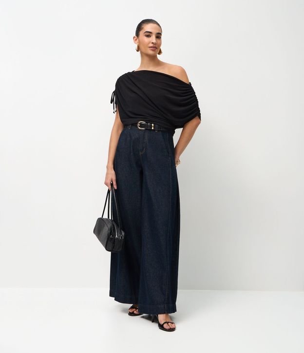 Blusa en Suedine con Escote Asimétrico 2