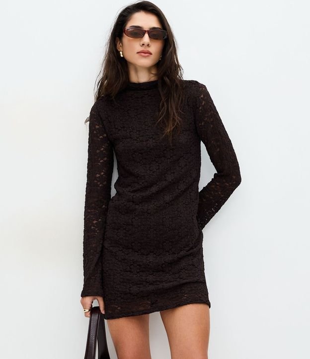 Vestido de Encaje con Manga Larga y Cuello Alto
