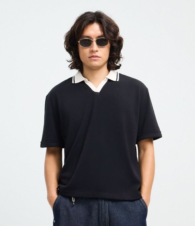 Remera Boxy en Crepé con Cuello Polo Contrastante