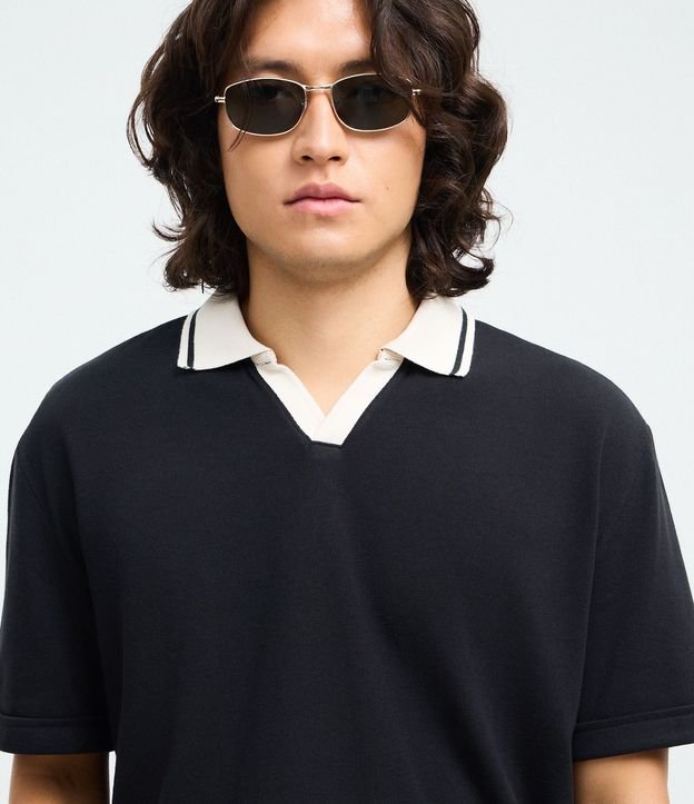 Remera Boxy en Crepé con Cuello Polo Contrastante 3