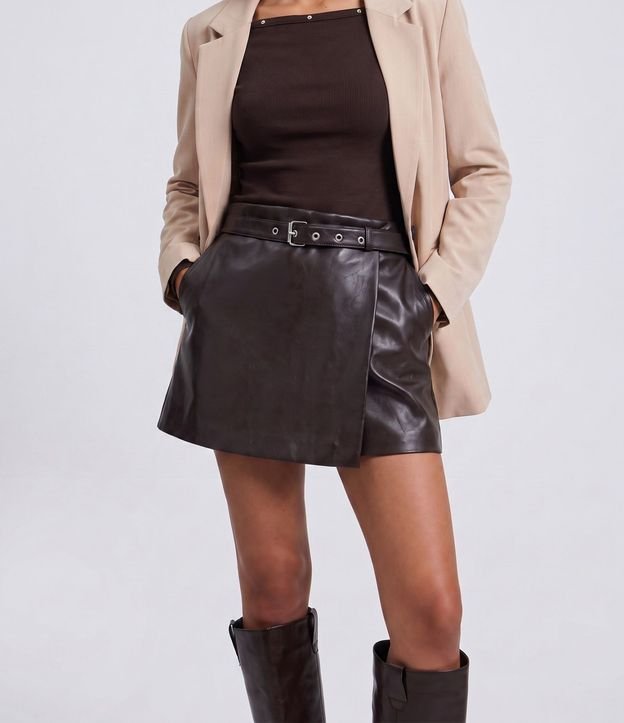 Short Pollera en PU con Cinturón 2