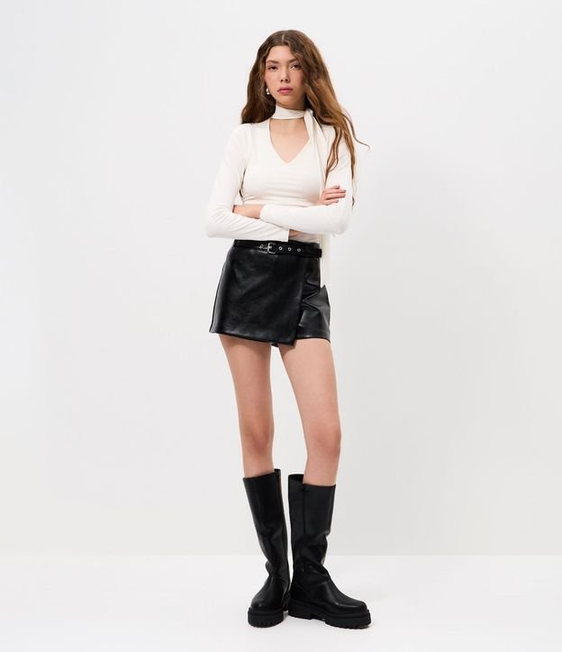 Short Pollera en PU con Cinturón