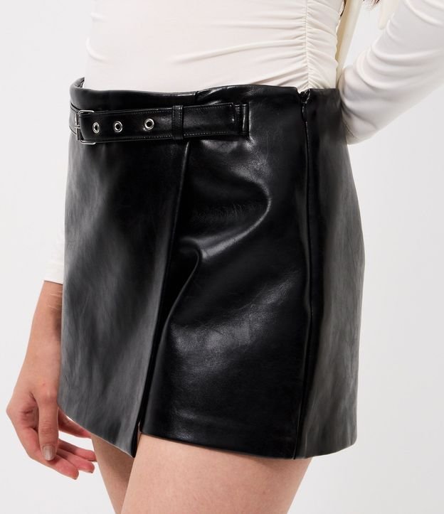 Short Pollera en PU con Cinturón 3