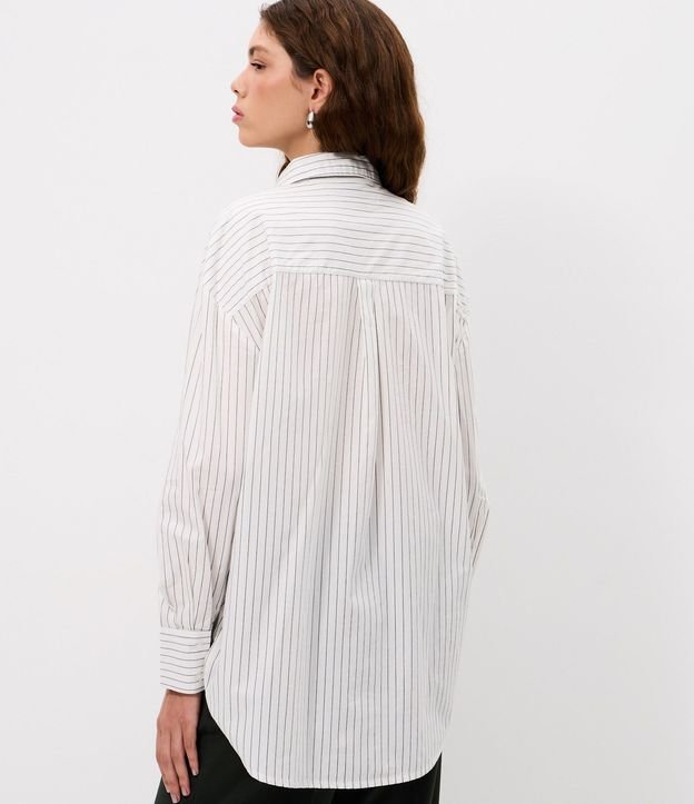 Camisa Alargada en Tricolina Rayada con Bolsillo Delantero 5