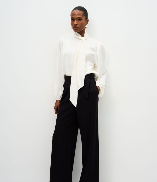 Pantalón Wide en Crepé Cintura con Hebilla 2