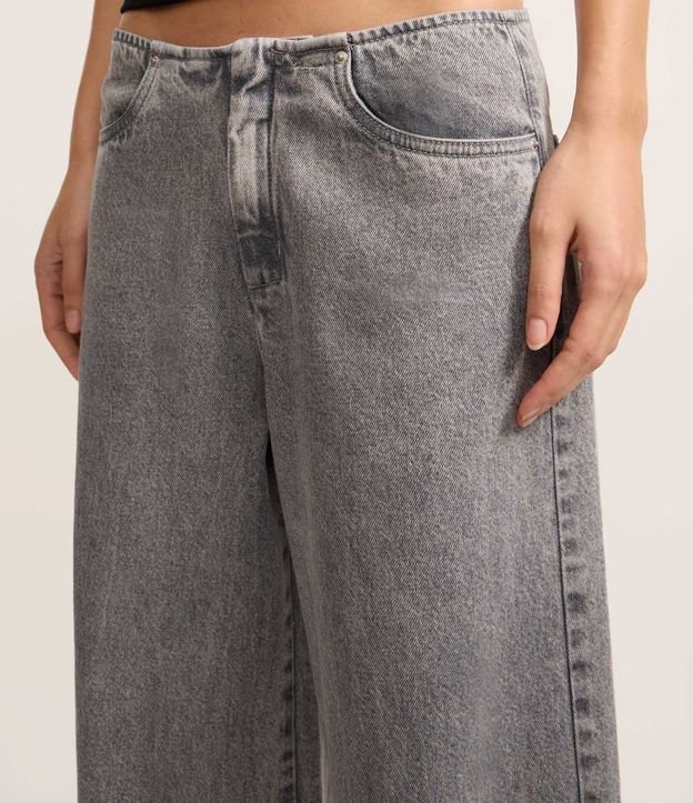 Pantalón Amplio de Tiro Bajo en Jeans con Bolsillos 4