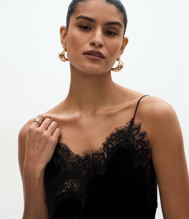 Vestido Corto en Terciopelo con Encaje y Punta 3