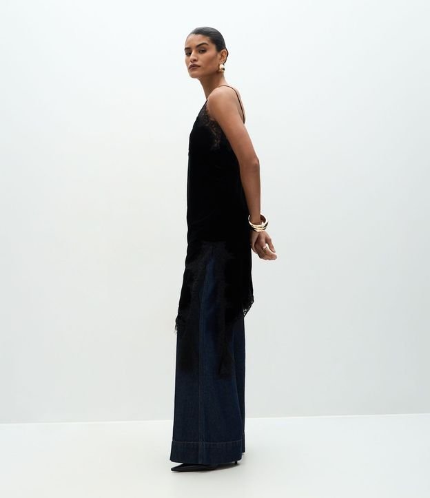 Vestido Corto en Terciopelo con Encaje y Punta 4