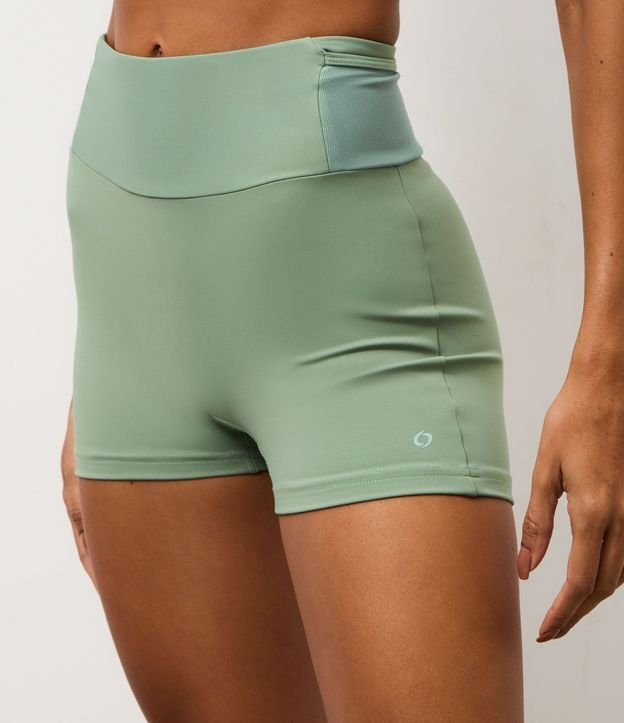 Bermuda Deportiva en Microfibra con Bolsillo en Tule 2