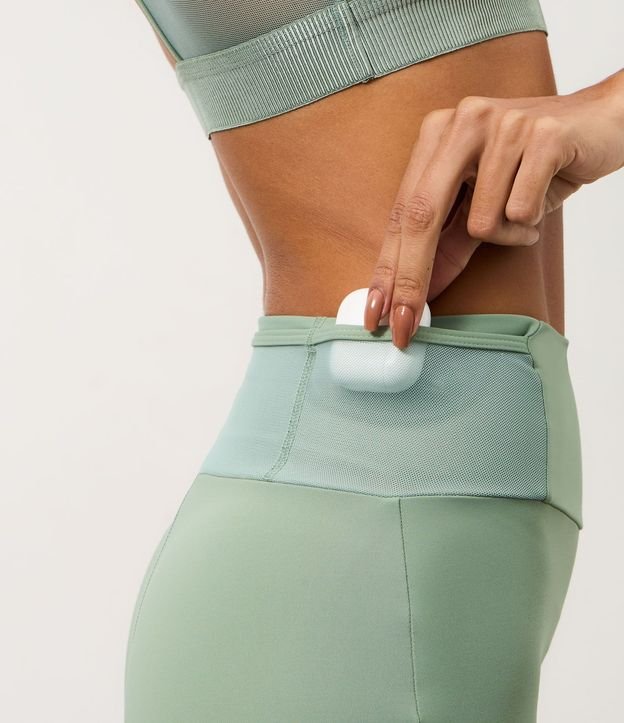 Bermuda Deportiva en Microfibra con Bolsillo en Tule 3