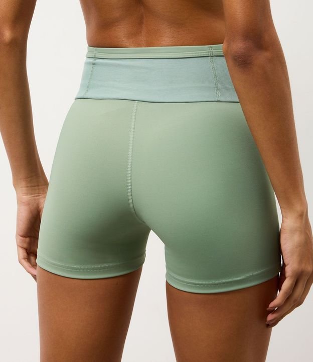 Bermuda Deportiva en Microfibra con Bolsillo en Tule 4