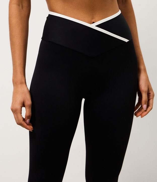 Pantalón Legging Deportiva con Cintura Traspasada y Bies Contrastante 4