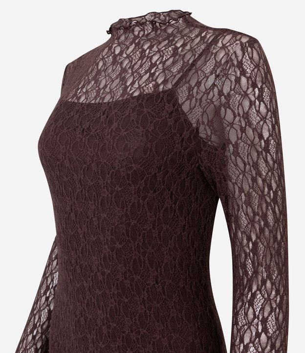 Vestido en Encaje con Cuello Alto y Encaje 6