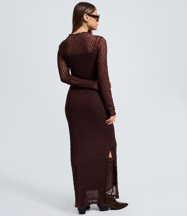 Vestido en Encaje con Cuello Alto y Encaje 4