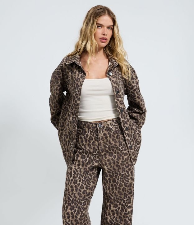 Pantalón Baggy en Sarga con Cintura Mediana y Estampa de Animal Print 2