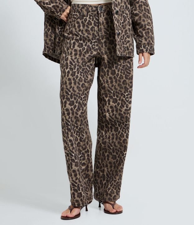 Pantalón Baggy en Sarga con Cintura Mediana y Estampa de Animal Print 3