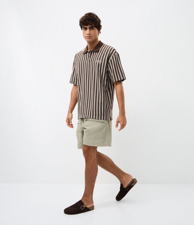 Remera Relaxed Manga Corta en Algodón Rayada con Cuello Polo 2