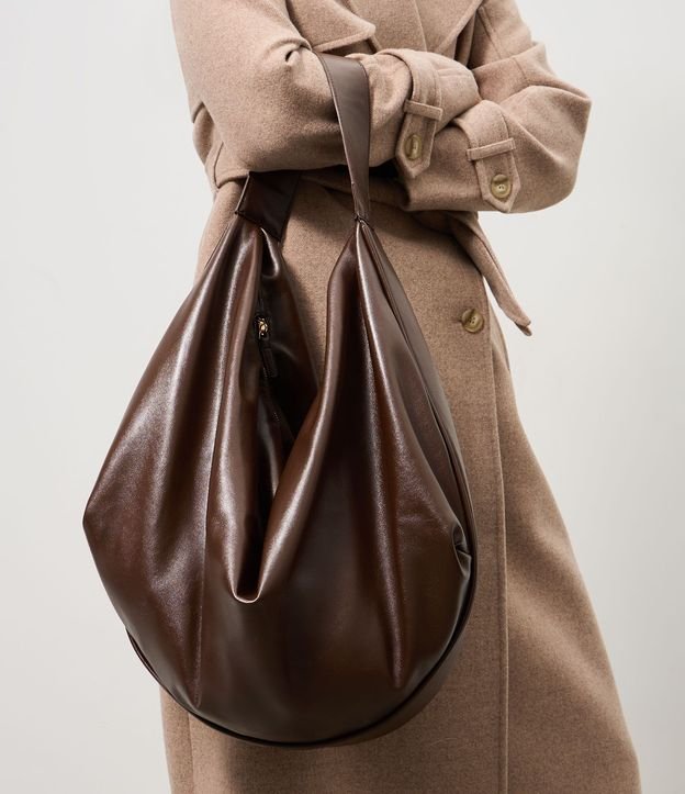 Cartera Hobo Glossy Grande en PU con Asa Ancha 9