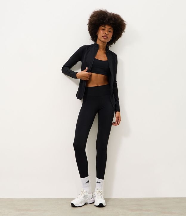 Campera Deportiva Ajustada en Microfibra con Bolsillo 3