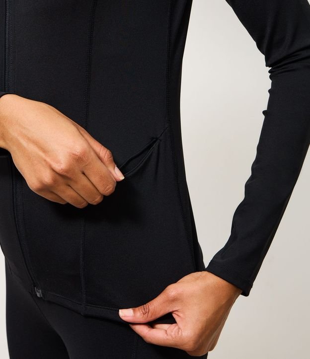 Campera Deportiva Ajustada en Microfibra con Bolsillo 5