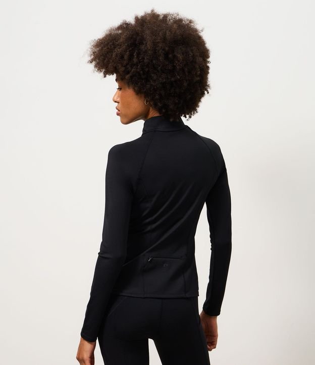 Campera Deportiva Ajustada en Microfibra con Bolsillo 6